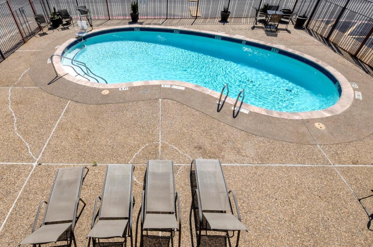 Red Roof Inn Arlington - Entertainment District Bagian luar foto