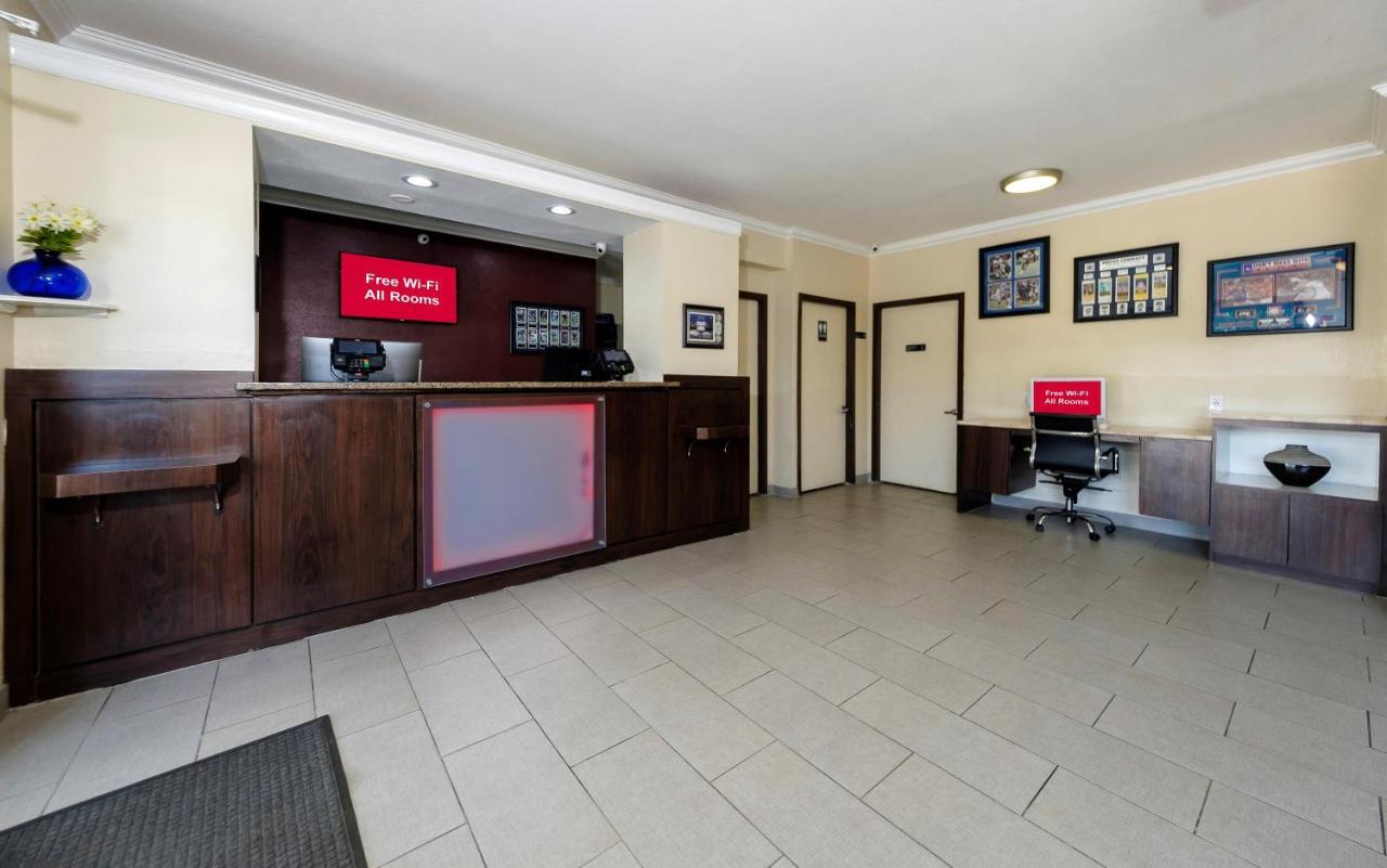 Red Roof Inn Arlington - Entertainment District Bagian luar foto