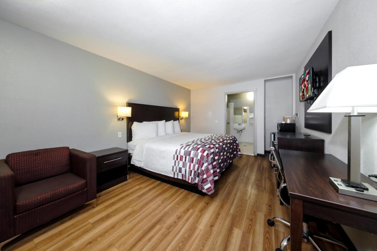 Red Roof Inn Arlington - Entertainment District Bagian luar foto