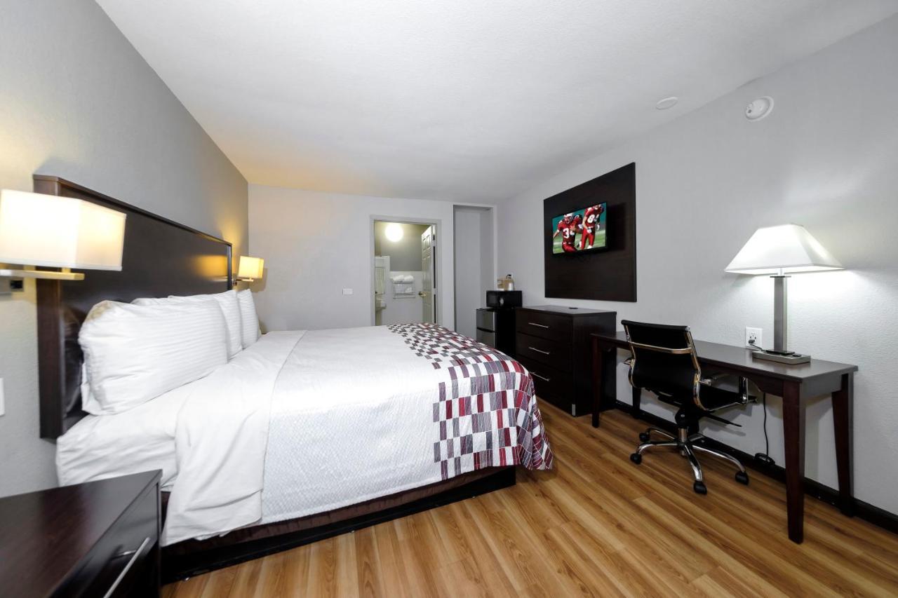 Red Roof Inn Arlington - Entertainment District Bagian luar foto