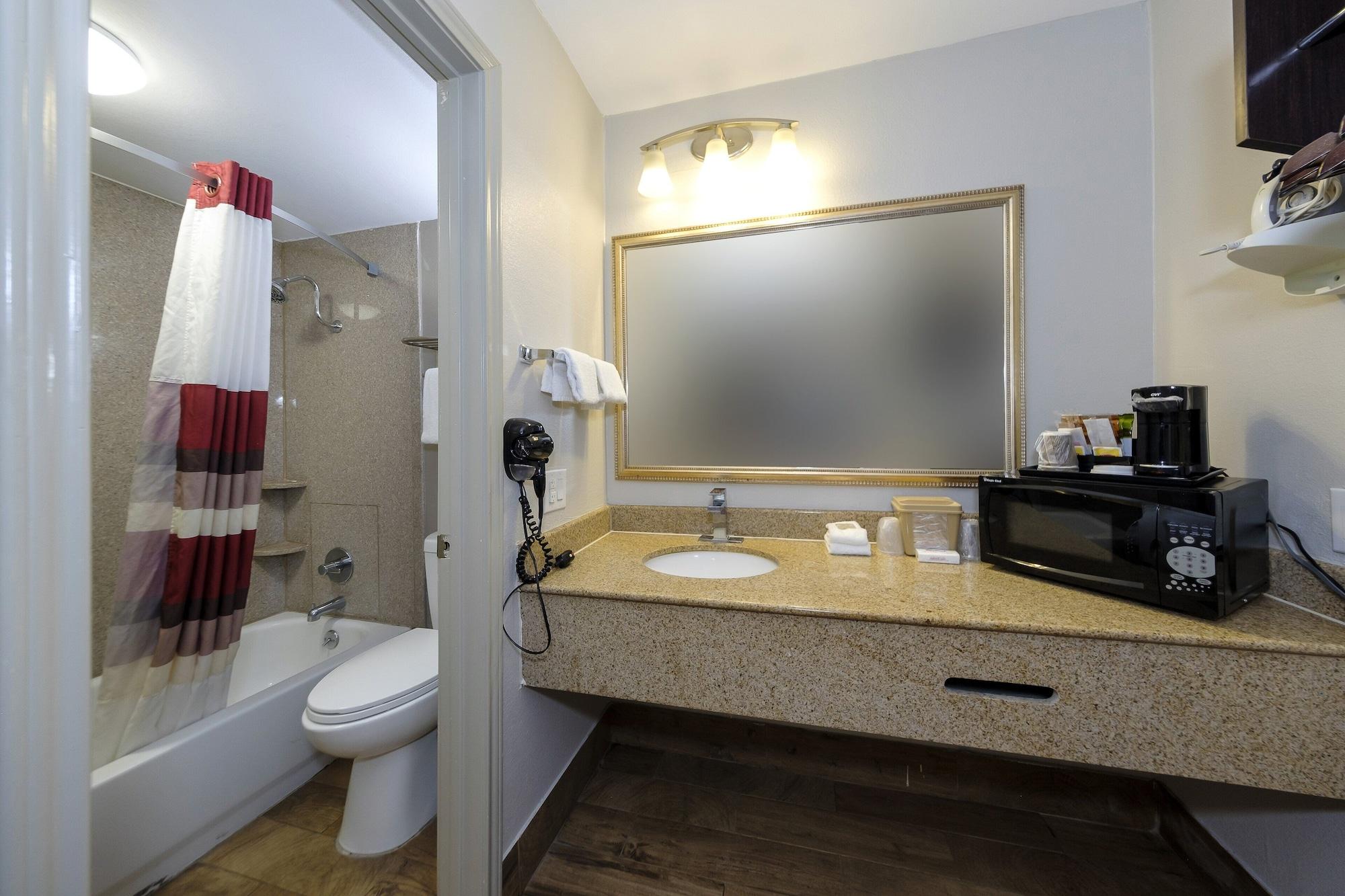 Red Roof Inn Arlington - Entertainment District Bagian luar foto