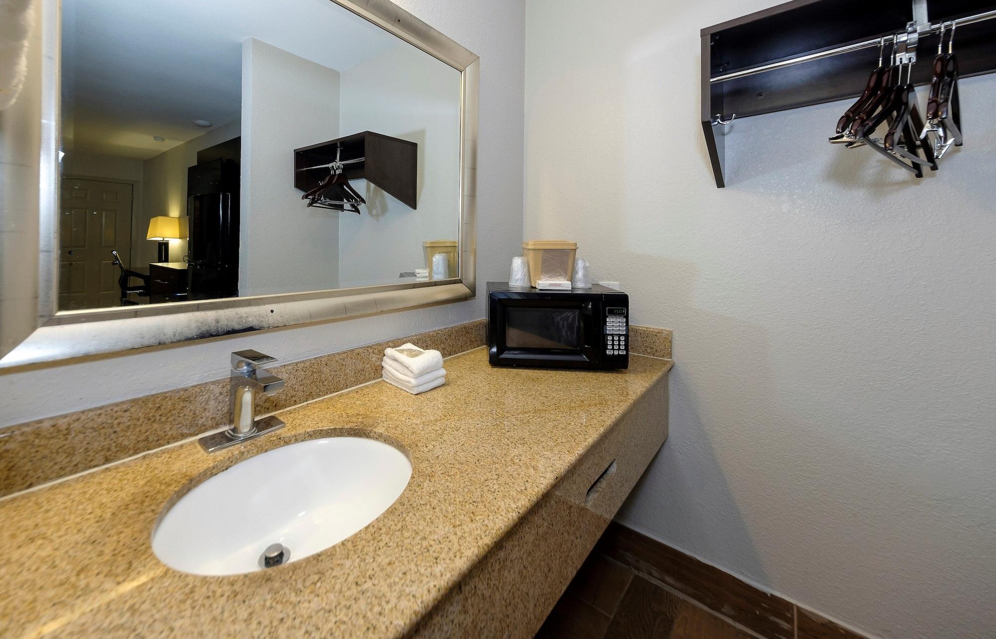 Red Roof Inn Arlington - Entertainment District Bagian luar foto