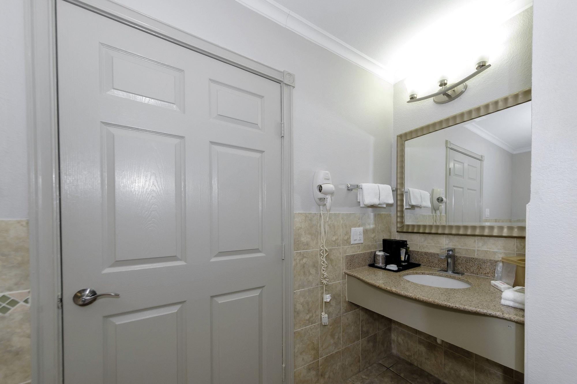 Red Roof Inn Arlington - Entertainment District Bagian luar foto