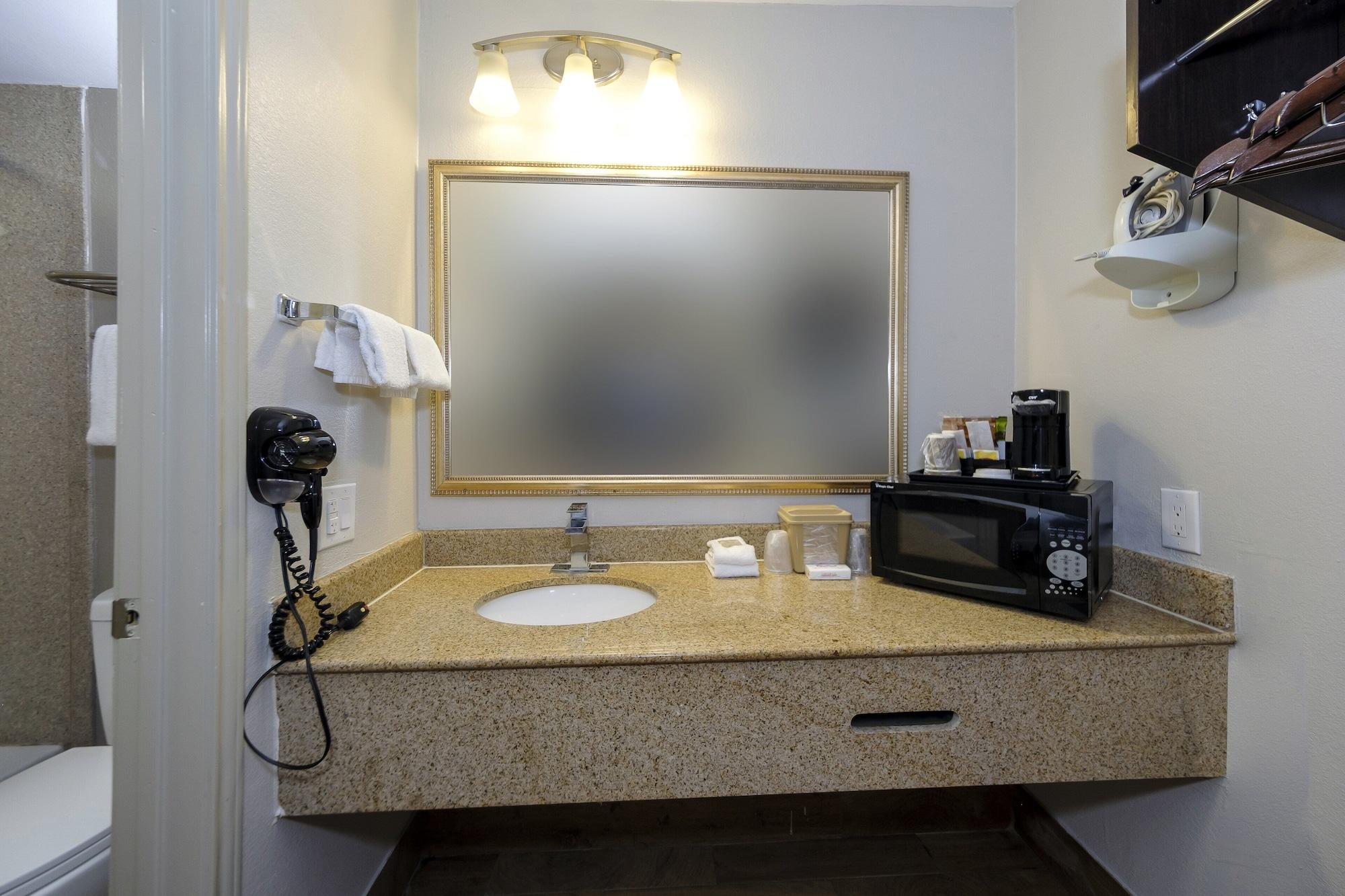 Red Roof Inn Arlington - Entertainment District Bagian luar foto