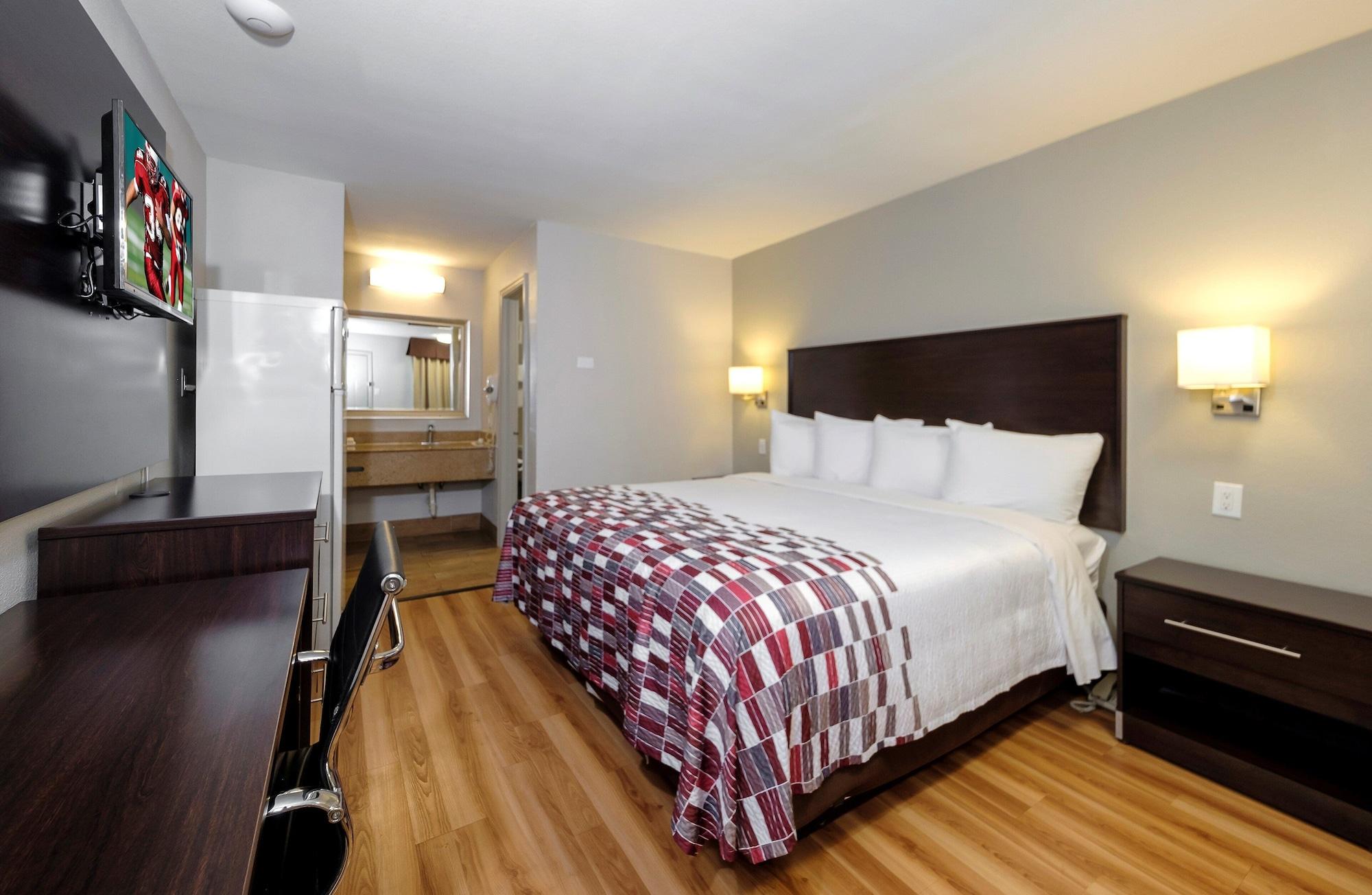 Red Roof Inn Arlington - Entertainment District Bagian luar foto