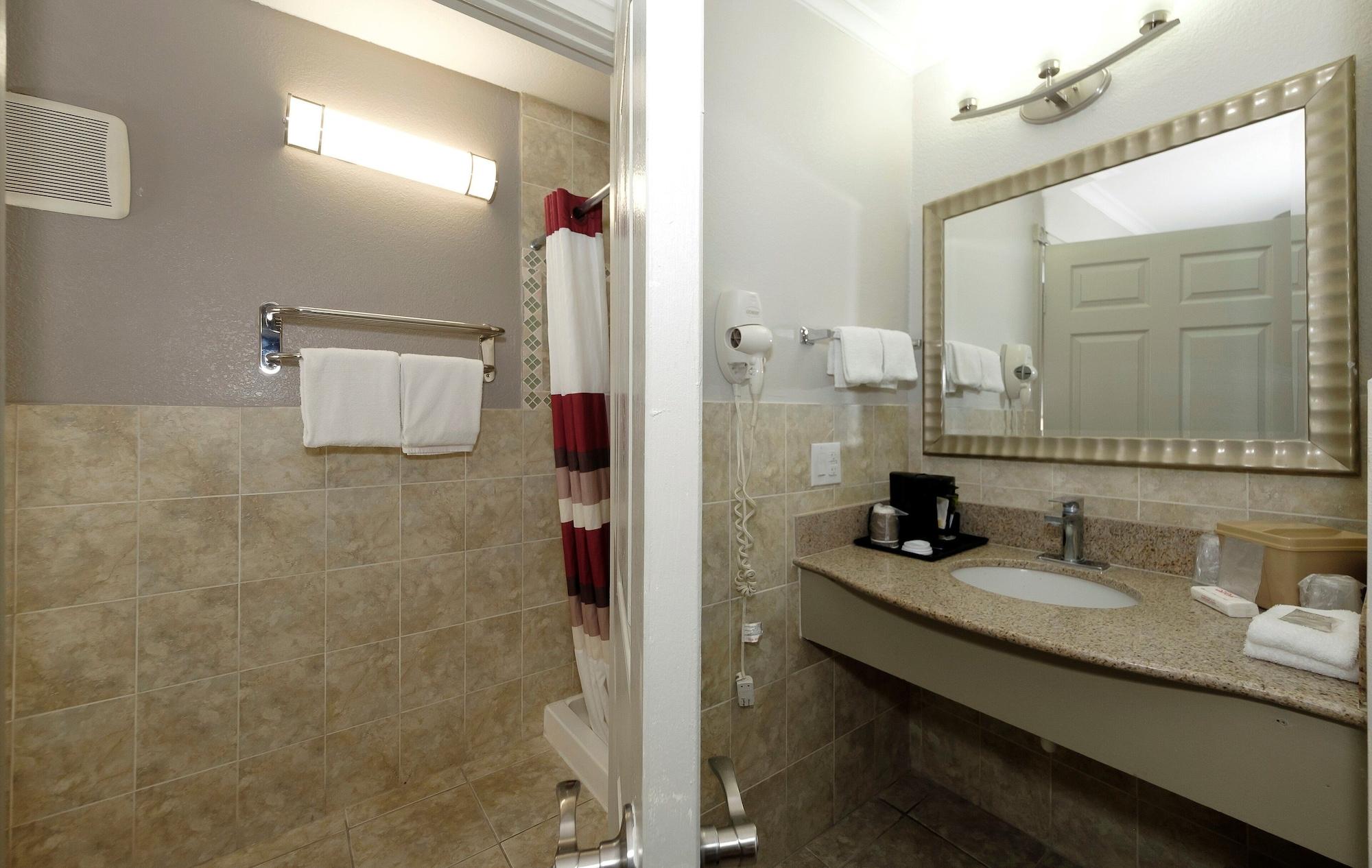 Red Roof Inn Arlington - Entertainment District Bagian luar foto