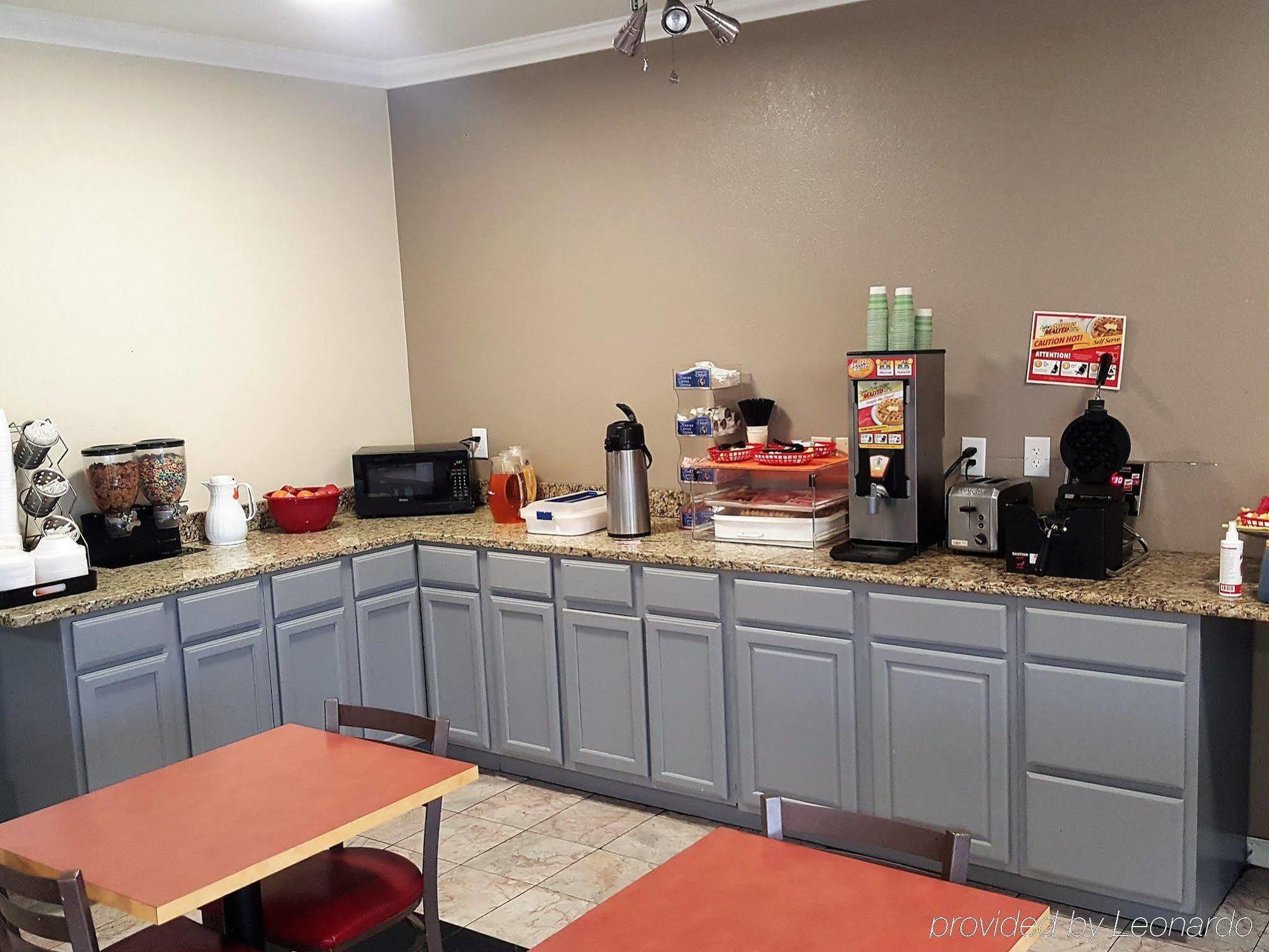 Red Roof Inn Arlington - Entertainment District Bagian luar foto